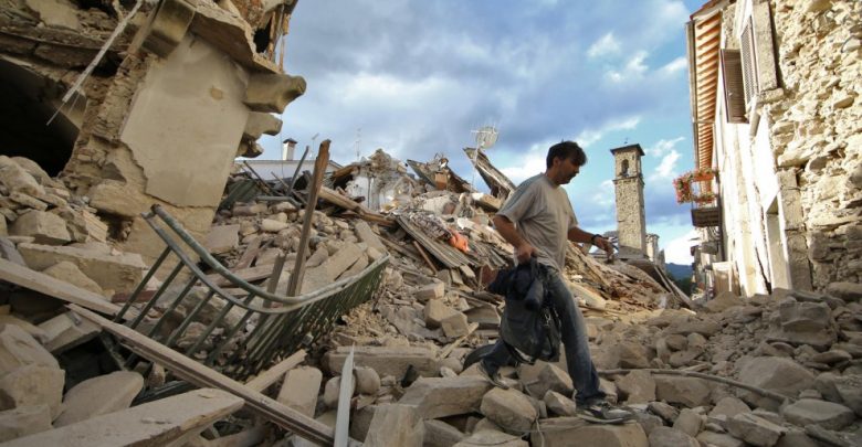 Terremoto Amatrice, Vittime a decine: lo sconforto del Sindaco