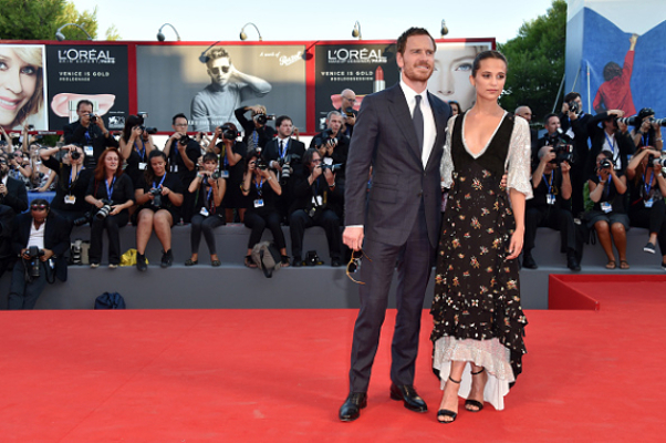 Alicia Vikander e Michael Fassbender sul Red Carpet: Mostra del Cinema di Venezia (Video)