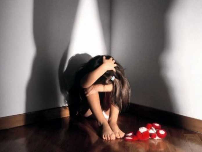 Bambina Colombia, donna tortura figlia di 7 anni: arrestata