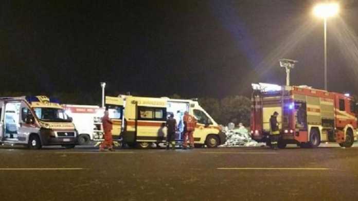 Incidente-Stradale Incidente Torino, tir travolge auto al casello autostradale: morte due persone