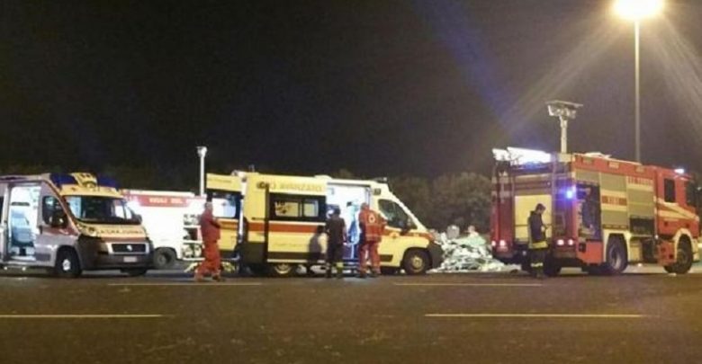 Incidente Torino, tir travolge auto al casello autostradale: morte due persone