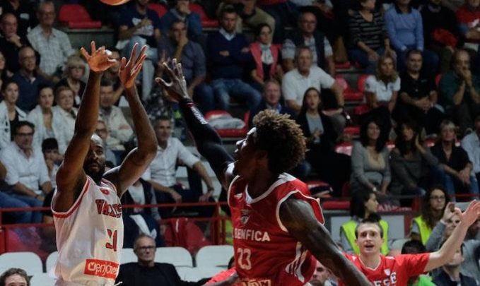 Pallacanestro Varese-SL Benfica 70-72: Lombardi in Champions League