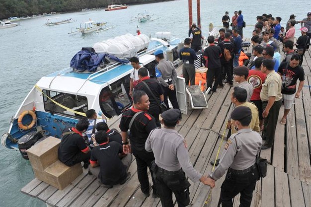 bali-traghetto-esploso Italiani Morti a Bali? Bilancio esplosione Traghetto