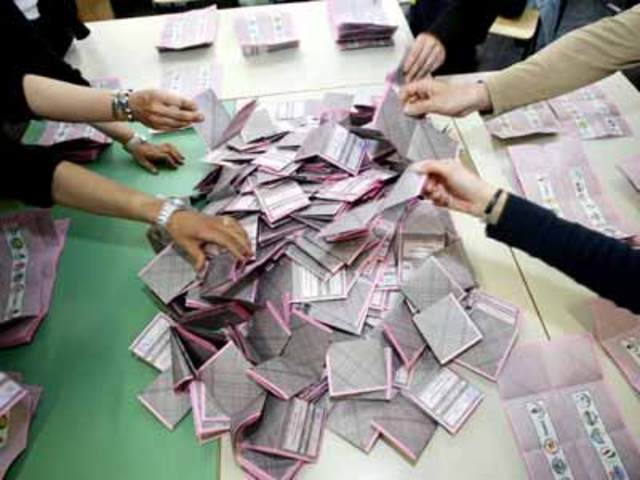 referendum data ufficiale Referendum Costituzionale c'è la Data: il 4 dicembre?