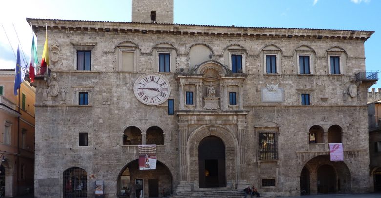 Ascoli, Palazzo dei Capitani: rischio crolli dopo Terremoto Centro Italia