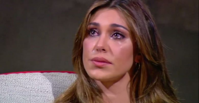 Belen piange da Maurizio Costanzo: la showgirl in lacrime parlando di Santiago (Video)