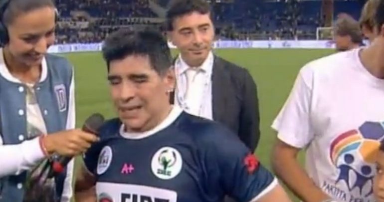 Lite Maradona-Veron durante la partita della pace (Video)