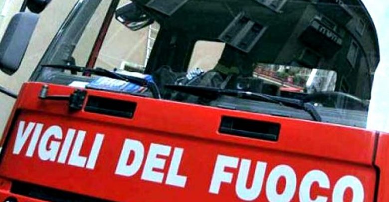 Incendio a Rimini, palazzina evacuata: sette feriti