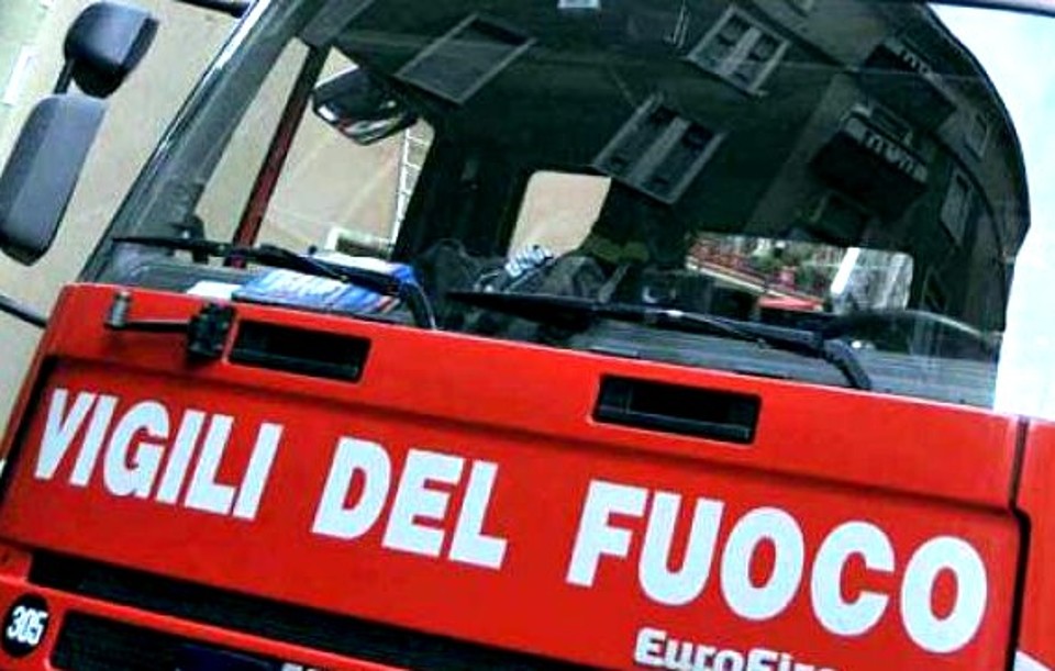 Incendio a Rimini, palazzina evacuata: sette feriti 