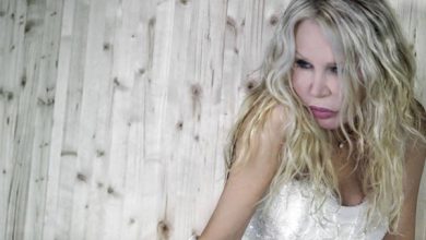 Photo of Ivana Spagna, nuovo singolo “A Natale crolla il mondo”: Audio e Testo