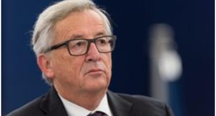 Juncker contro l'Italia: "Renzi ci attacca? Me ne frego"