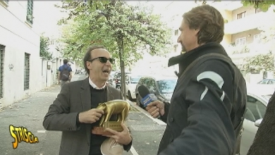 Photo of Tapiro d’Oro a Roberto Benigni: Video Striscia la Notizia