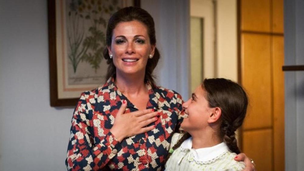 Chi è Mirella Casale? Biografia Insegnate interpretata da Vanessa