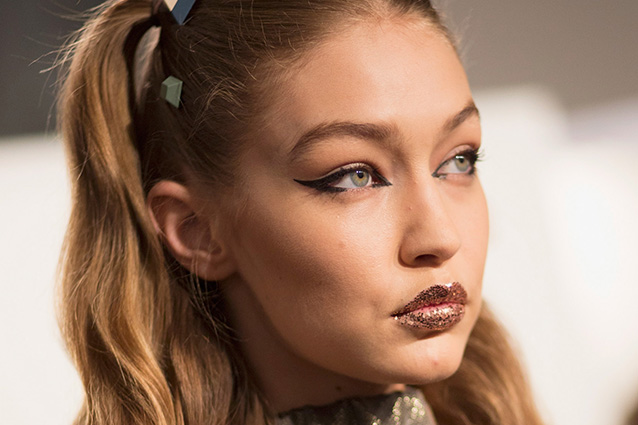 gigi-hadid-glitter Clio Make-up: trucco Labbra Glitterate (Video Tutorial)