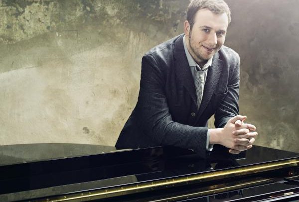 Chi è Raphael Gualazzi? Biografia cantante a "Stasera casa Mika"