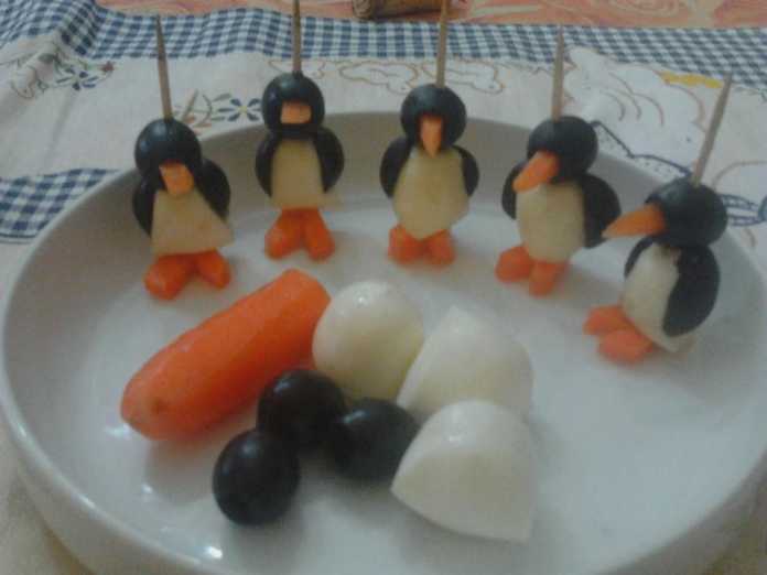 antipastinatale-pinguini Ricette di Natale, Antipasti: Spiedini di Pinguini