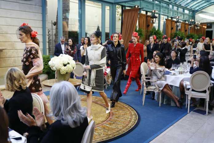 chanel-ritz Sfilata Chanel al Ritz di Parigi: Foto collezione Mètiers D'art per la pre-fall 2017 1