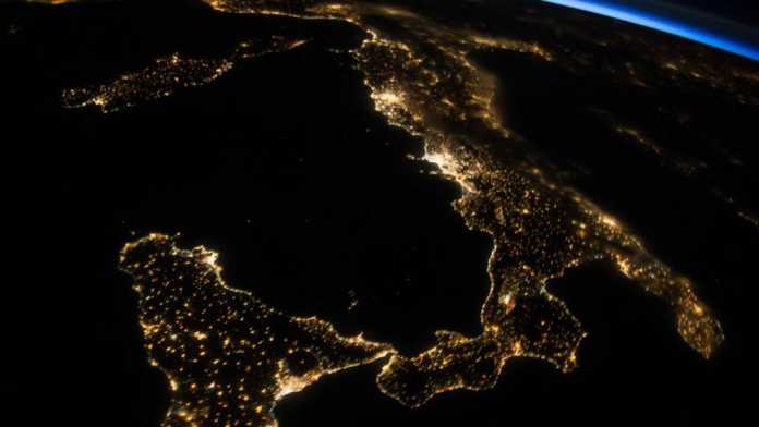 Italia-dal-satellite Rapporto Censis Italia 2016: giovani più poveri dei nonni