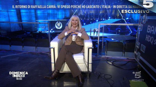 Domenica Live, Raffaella Carrà annuncia il suo addio alla tv (Video)
