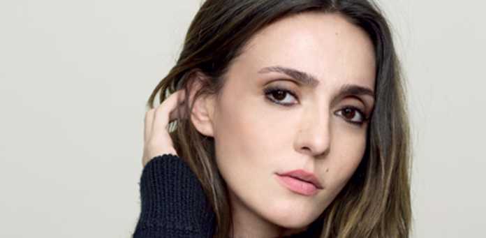 ambra-angiolini Ambra Angiolini, foto lungomare Barletta pieno di Rifiuti: Polemica sul Web 2