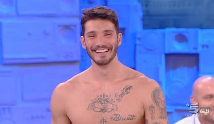 amici-stefano-de-martino Sigla Amici 16, Stefano De Martino assente: ecco perché (Video 3 dicembre)
