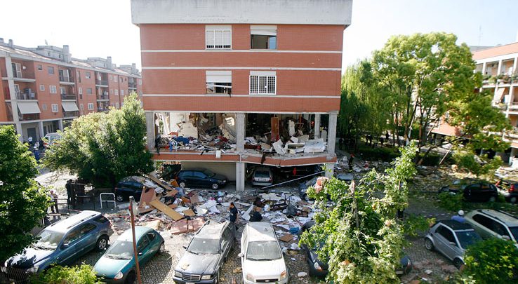 Palazzina Esplosa a Roma: due famiglie intrappolate sotto le macerie