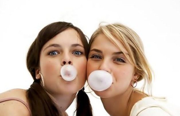 Chewing gum, nessun beneficio e pubblicità ingannevoli: 180 mila euro di multa