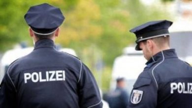 Photo of Uomo aggredisce con un coltello poliziotti in Germania: è attentato?