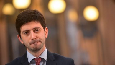 Photo of Roberto Speranza colpito da un iPad a Potenza, l’aggressore: “PD vende armi all’Isis”.