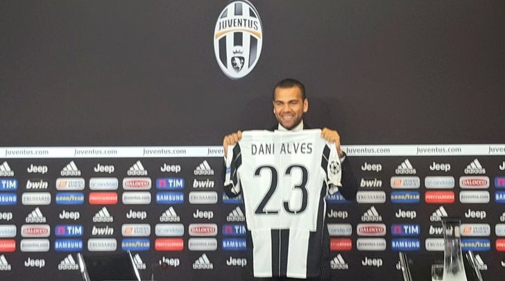 Dani Alves contro il Barcellona: "Non si sanno comportare" 1