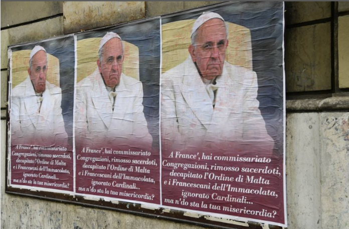 Manifesti-Contro-Bergoglio Manifesti contro Papa Francesco a Roma (Foto)