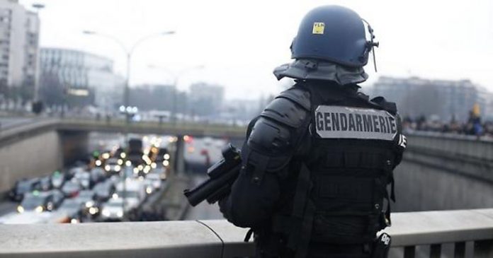 allarme_bomba_parigi Allarme Bomba a Parigi: Centro Commerciale Evacuato