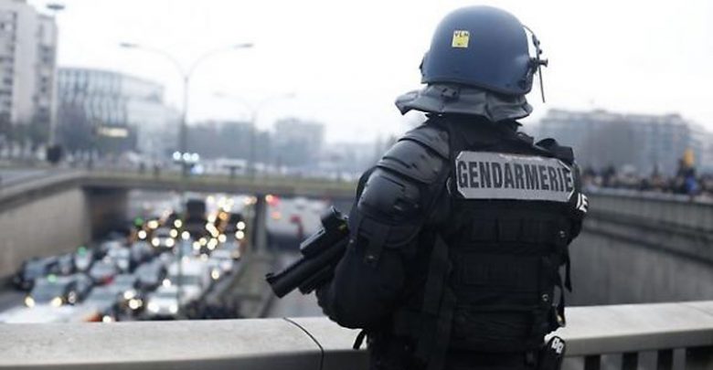 Allarme Bomba a Parigi: Centro Commerciale Evacuato