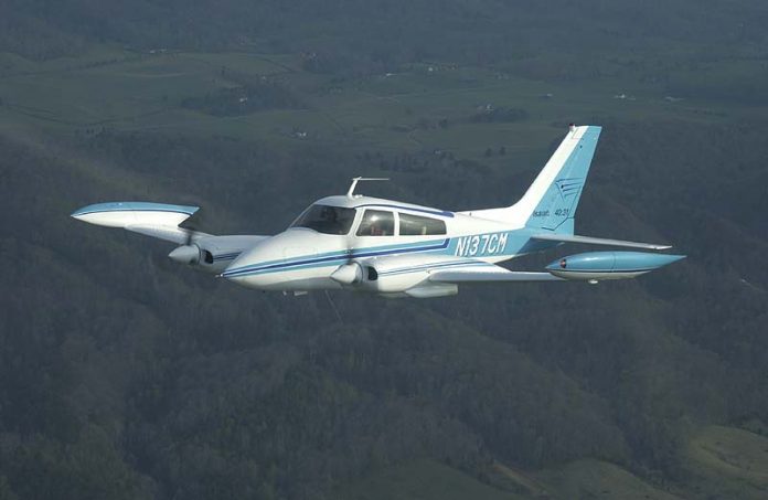 cessna-310 Aereo caduto negli Stati Uniti, si schianta contro le case: 4 Morti nel Riverside