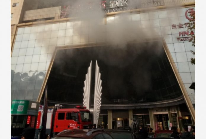 hotel-cina-incendio Cina, Incendio a Nanchang: Morti e Feriti in un Hotel 1