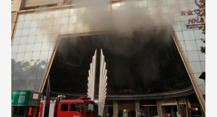 Cina, Incendio a Nanchang: Morti e Feriti in un Hotel 1