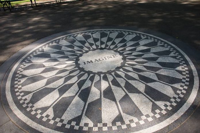 mosaico-napoli-a-new-york-central-park-in-onore-di-john-lennon L'Arte di Napoli a New York: il mosaico in onore di John Lennon 2