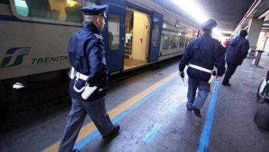 Photo of Milano, violentata in treno una minorenne: è caccia agli stupratori