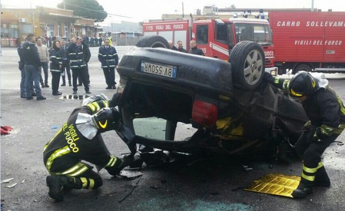 roma-incidente-portonaccio-auto-precipita-deposito-atac Roma, Incidente sulla Tangenziale Est: a Portonaccio auto precipita in deposito Atac