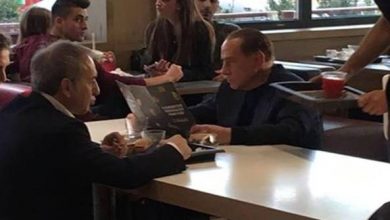 Photo of Berlusconi al McDonald’s di Segrate