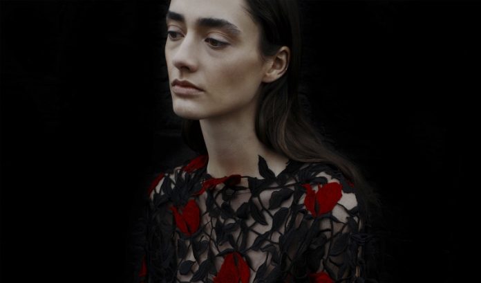 Christopher-Kane Christopher Kane lancia linea di capsule ispirata alla Bella e La Bestia 1