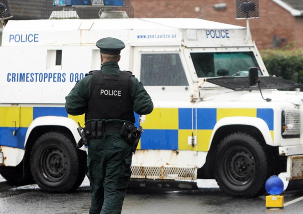 Polizia-Irlanda-del-Nord Irlanda del Nord, Attentato alla polizia di Strabane