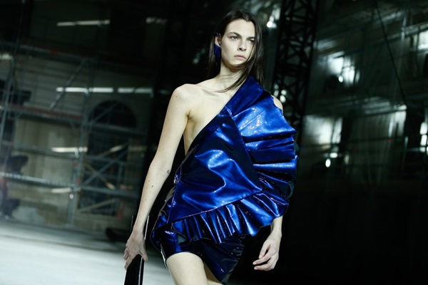 Paris Fashion Week: al via con Saint Laurent, Jacquemus e Olivier Theyskens 6