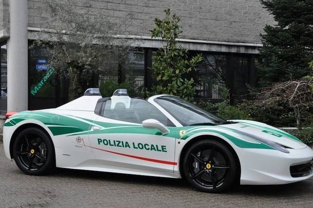 Milano, Ferrari alla Polizia Locale: auto confiscata alla criminalità