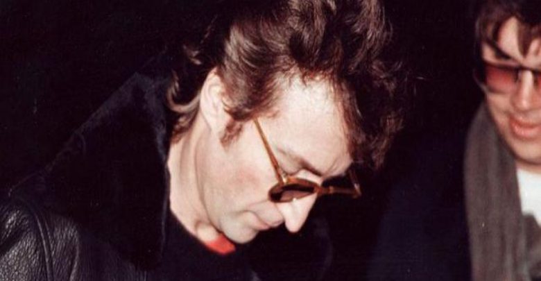 John Lennon: all'Asta l'album autografato al suo assassino