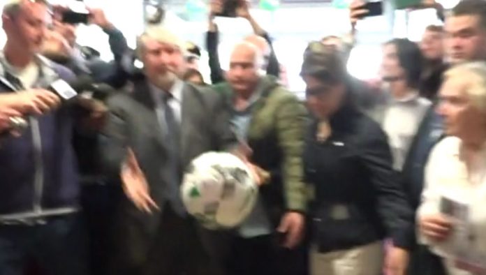 poletti-calcetto-le-iene Ministro Poletti, Calcetto a Le Iene: Servizio 29 Marzo