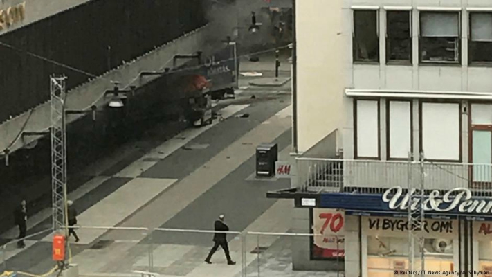 Photo of Esplosione a Stoccolma davanti stazione di Polizia