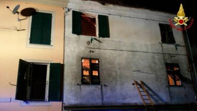 Photo of Incendio Genova, Genitori lanciano Figlio dalla finestra