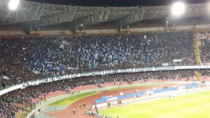 Striscione Tifosi Curva B San Paolo Napoli-Juventus Striscione Tifosi Curva B per Napoli-Juventus (Foto)