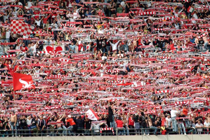 Bari-Lecce Bari contestato, scintille tra Sabelli e i tifosi